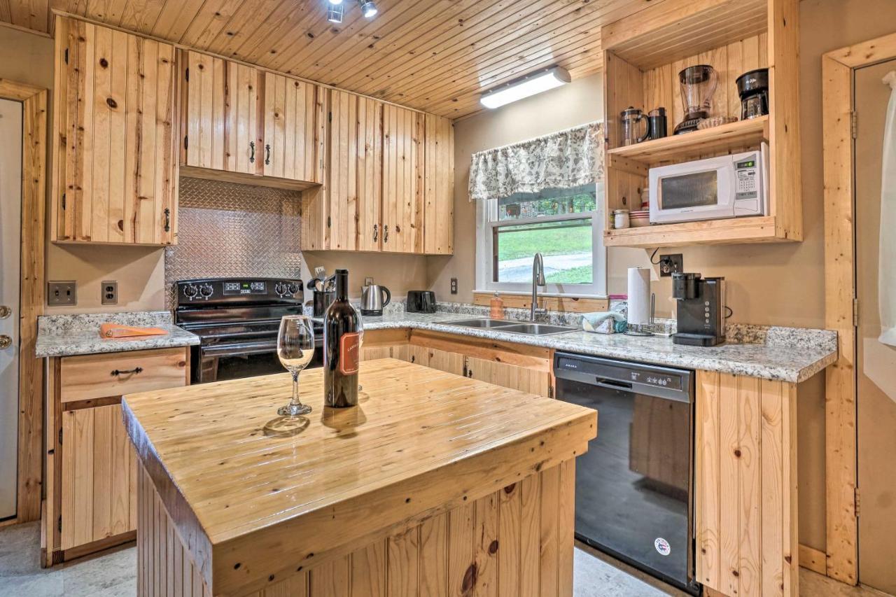 Trinity Oaks Escape With Hot Tub And Fire Pit Villa Clayton Exterior photo