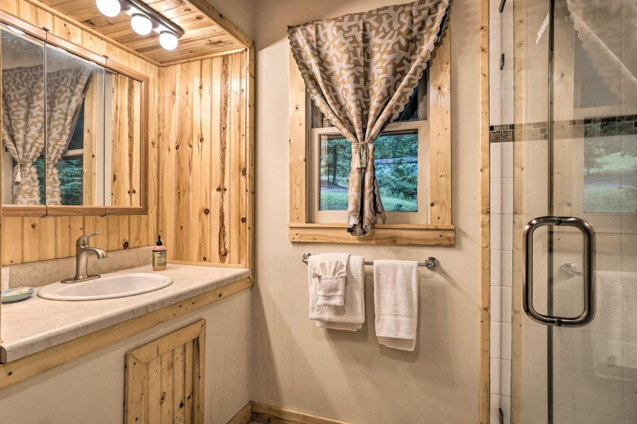 Trinity Oaks Escape With Hot Tub And Fire Pit Villa Clayton Exterior photo