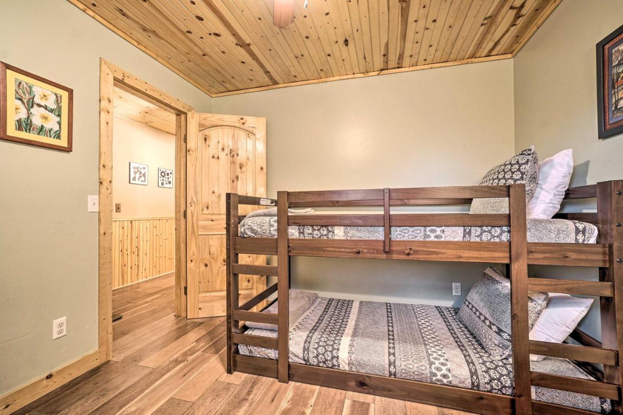 Trinity Oaks Escape With Hot Tub And Fire Pit Villa Clayton Exterior photo