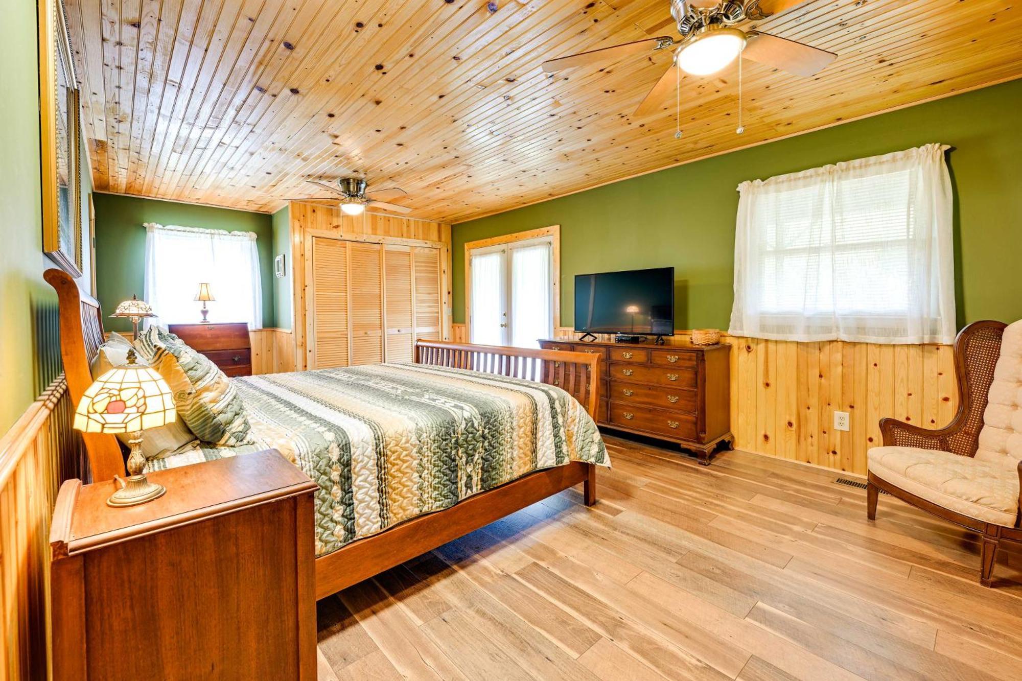 Trinity Oaks Escape With Hot Tub And Fire Pit Villa Clayton Exterior photo